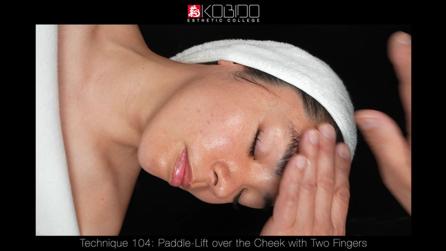 Technique 104: Paddle-Lift from the Cheek to the Forehead with Two Fingers